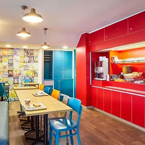 Hotelf1 Centre Courtine Gare Hotell